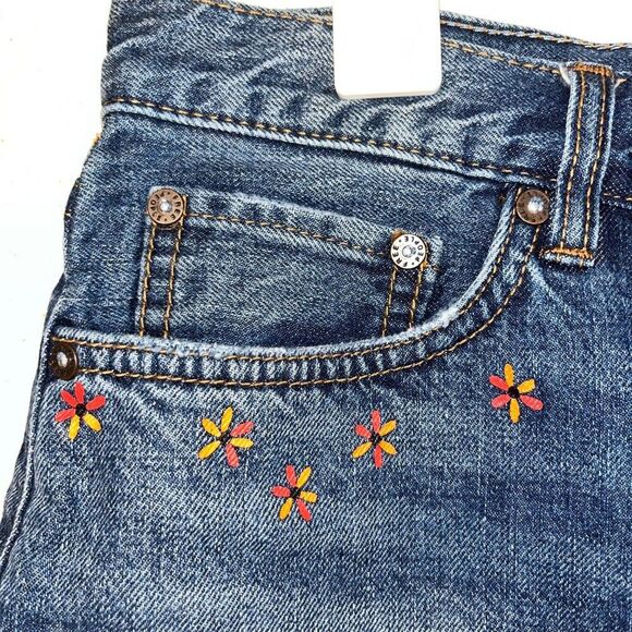 Women's We the Free Blue Fields of Sun Butterfly Printed Cutoff Denim Shorts 26 - Picture 9 of 13